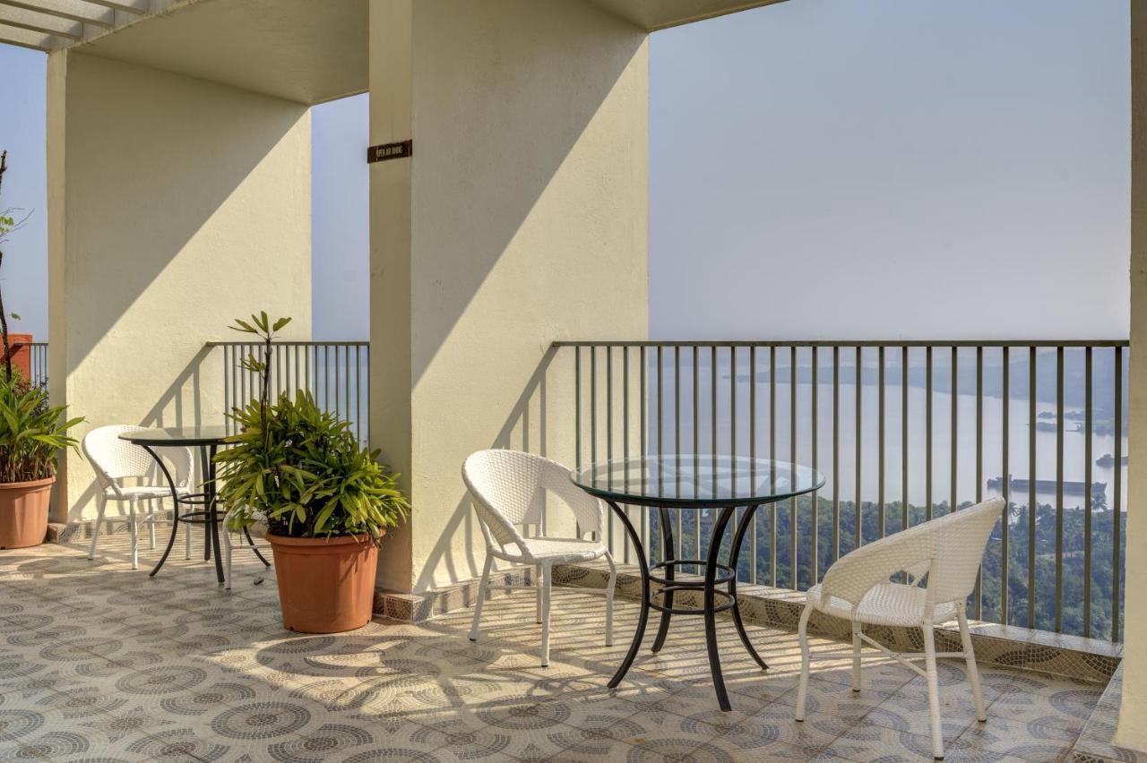 Appartement Luxe 2Bhk 10Min From Goi Airport With Pool Access à Dabolim Extérieur photo